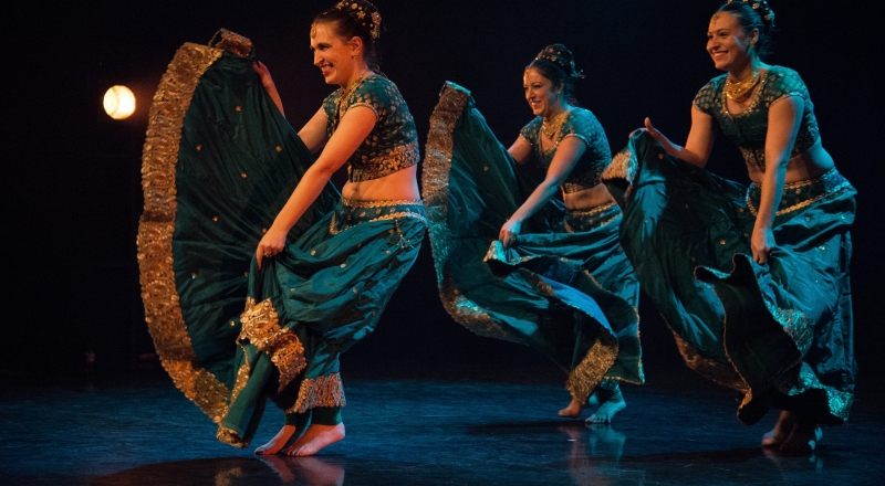 Tarki Chokro: Second scene of the performance Bombay Express by dance collective Bollylicious
